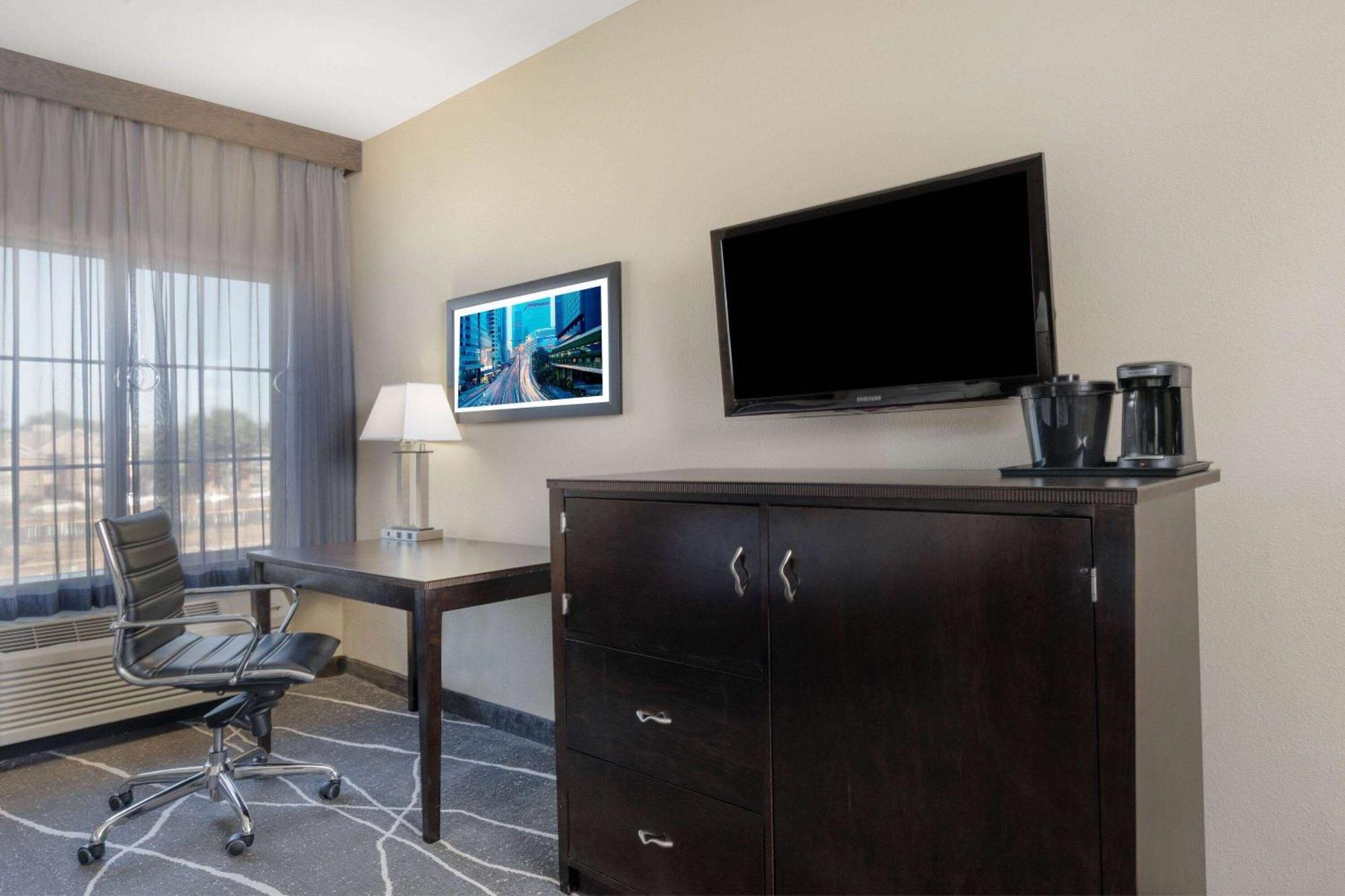 Готель La Quinta By Wyndham Houston Energy Corridor Екстер'єр фото