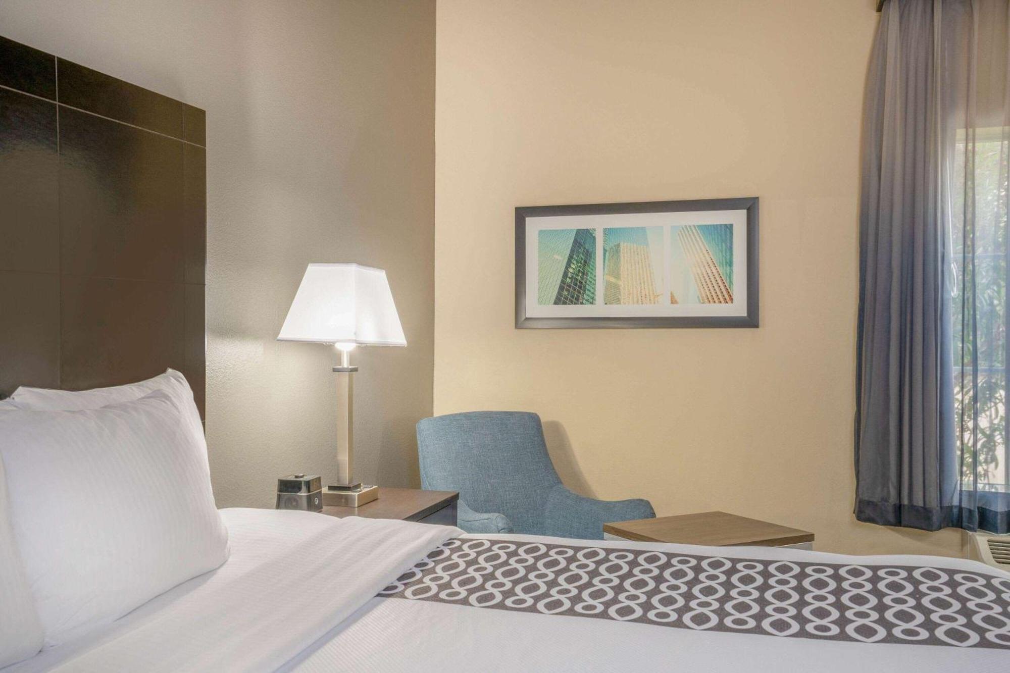 Готель La Quinta By Wyndham Houston Energy Corridor Екстер'єр фото